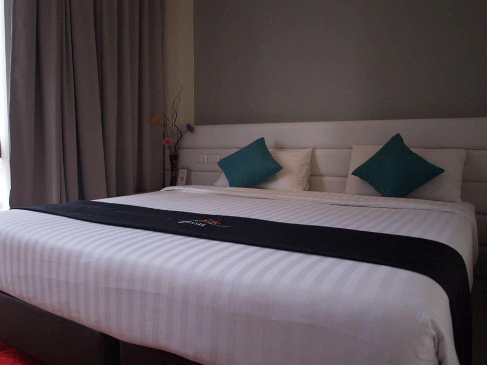 D Varee Xpress Makkasan Hotel Bangkok Exterior photo