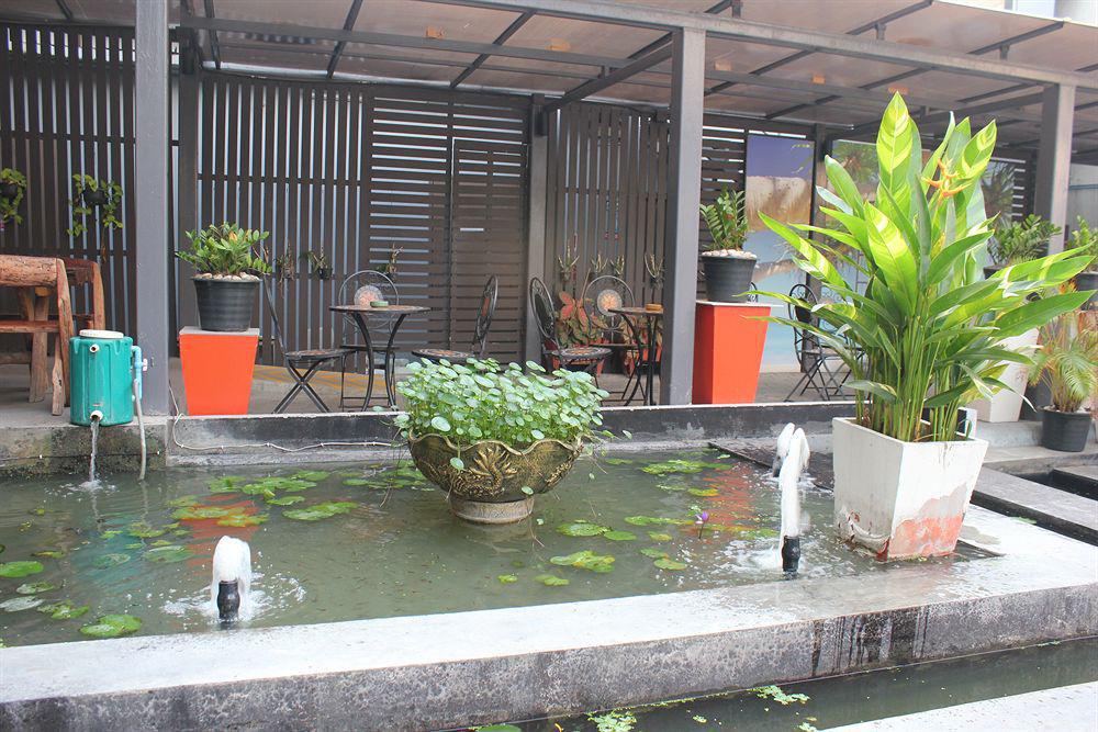 D Varee Xpress Makkasan Hotel Bangkok Exterior photo